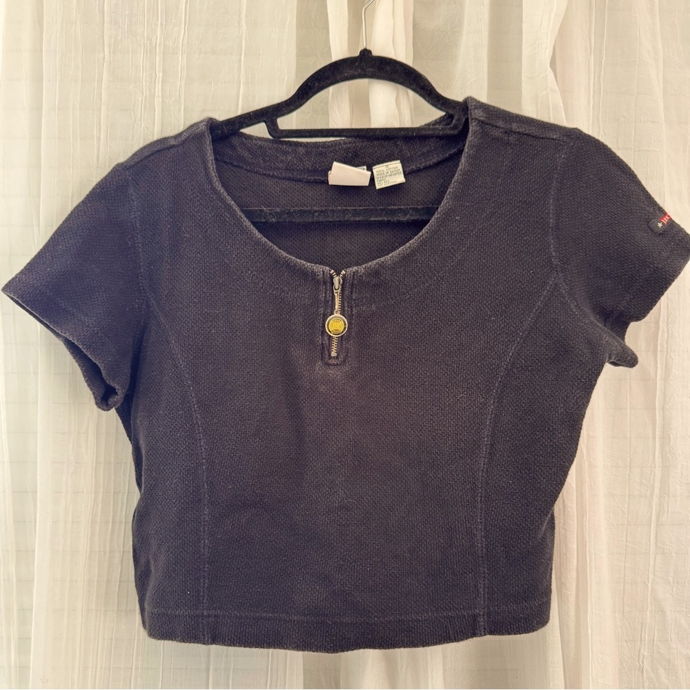 Levi’s. Women’s crop top. Short sleeve. Quarter zip.